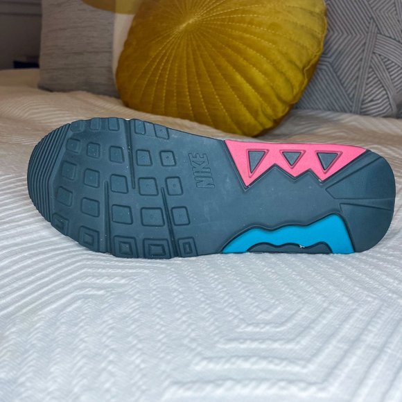 NIKE | Tennis Shoes | Men's Size 8 - Picture 5 of 8